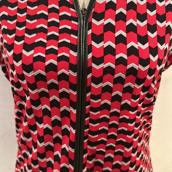 Geometric Patterned Top - Picture 3 of 7